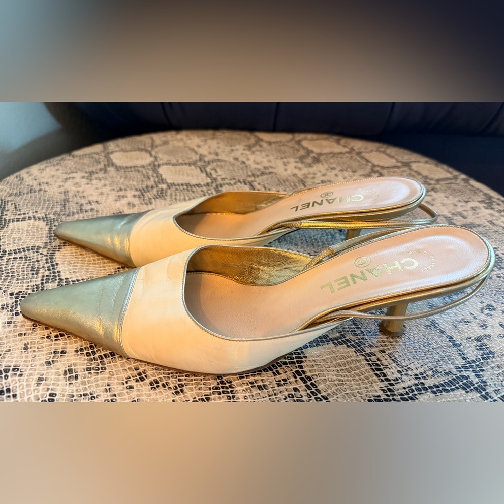 CHANEL Silver and Cream Heels - Picture 2 of 4